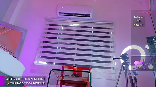 Snapshot of Miss_Pawi chatting on October 29, 9:25 pm Miss Pawi online show from October 29, 9:25 pm