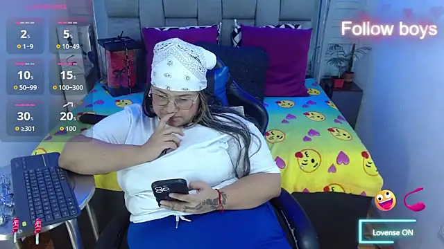 Snapshot of evelin_zaens chatting on October 26, 4:29 pm evelin zaens online show from October 26, 4:29 pm