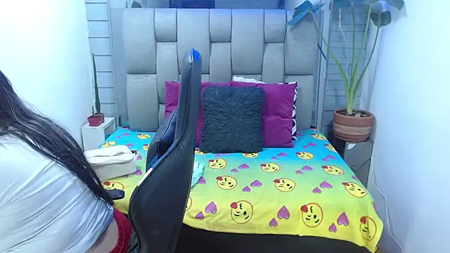 Snapshot of evelin_zaens chatting on July 11, 4:02 am evelin zaens online show from July 11, 4:02 am