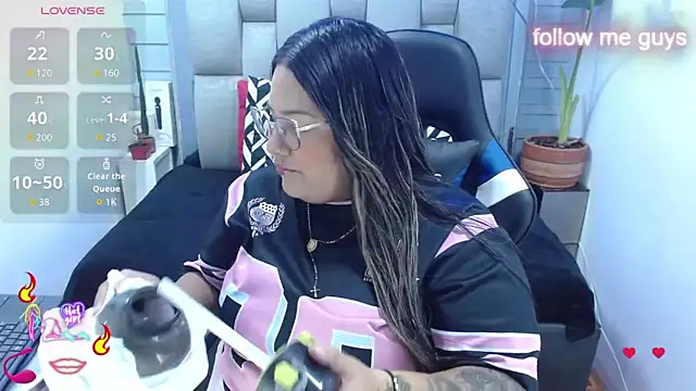 Snapshot of evelin_zaens chatting on June 5, 5:01 am evelin zaens online show from June 5, 5:01 am