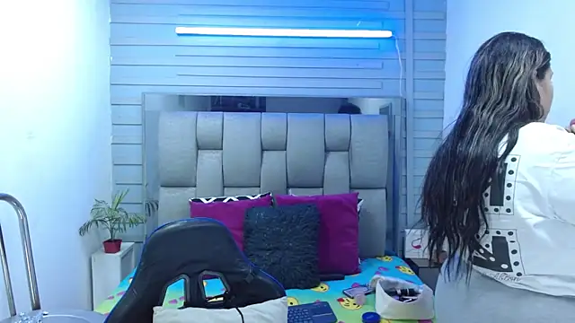 evelin zaens online show from April 10, 6:09 am