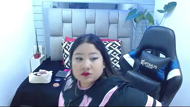 Snapshot of evelin_zaens chatting on June 28, 5:14 am evelin zaens online show from June 28, 5:14 am