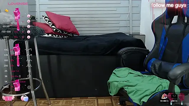 Snapshot of evelin_zaens chatting on March 13, 10:26 am evelin zaens online show from March 13, 10:26 am