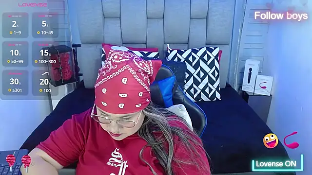 Snapshot of evelin_zaens chatting on October 16, 4:21 am evelin zaens online show from October 16, 4:21 am