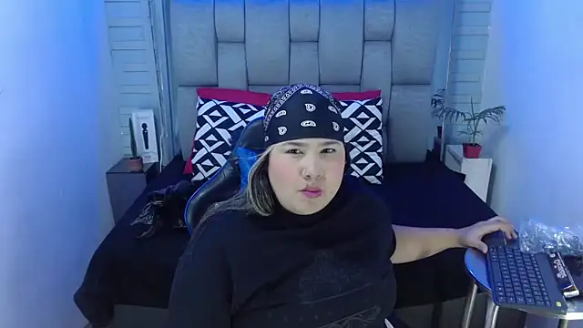 Snapshot of evelin_zaens chatting on November 22, 4:22 am evelin zaens online show from November 22, 4:22 am