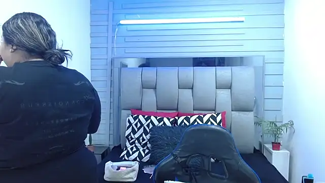 evelin zaens online show from March 28, 4:13 am