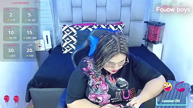 Snapshot of evelin_zaens chatting on October 17, 4:27 am evelin zaens online show from October 17, 4:27 am