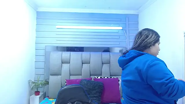 evelin zaens online show from April 9, 3:30 am