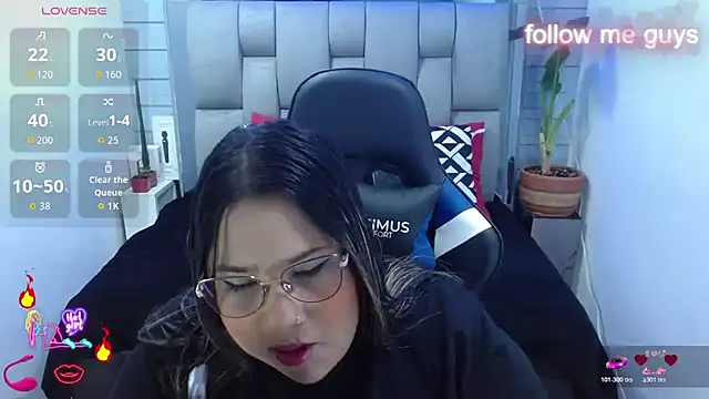 Snapshot of evelin_zaens chatting on June 11, 3:36 am evelin zaens online show from June 11, 3:36 am