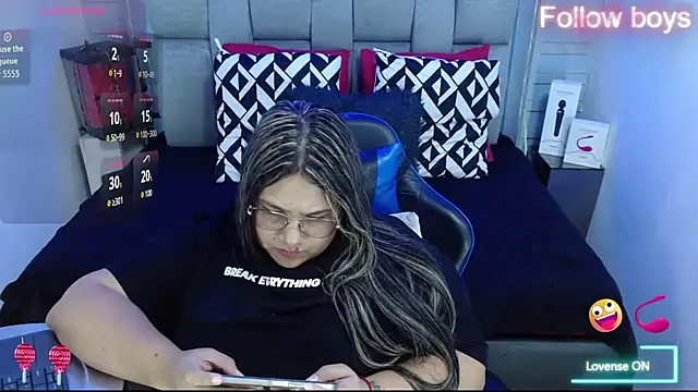 Snapshot of evelin_zaens chatting on October 12, 4:19 pm evelin zaens online show from October 12, 4:19 pm