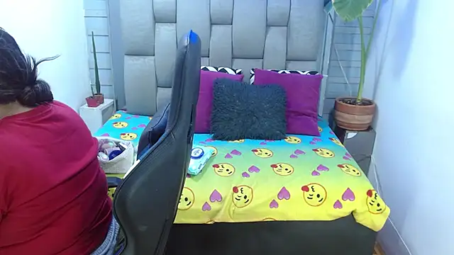 Snapshot of evelin_zaens chatting on July 21, 3:30 am evelin zaens online show from July 21, 3:30 am