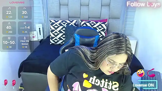 Snapshot of evelin_zaens chatting on October 5, 4:14 am evelin zaens online show from October 5, 4:14 am