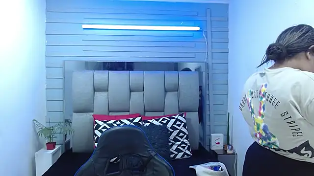 evelin zaens online show from March 24, 4:01 am