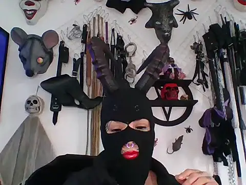Snapshot of FeticheMacabre chatting on June 14, 5:47 pm FeticheMacabre online show from June 14, 5:47 pm