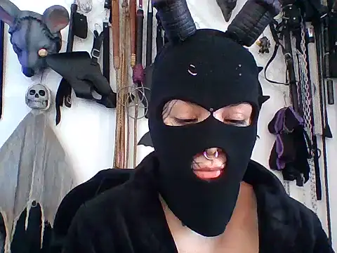 Snapshot of FeticheMacabre chatting on July 17, 5:32 pm FeticheMacabre online show from July 17, 5:32 pm