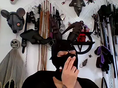 Snapshot of FeticheMacabre chatting on April 20, 3:02 pm FeticheMacabre online show from April 20, 3:02 pm