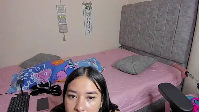 Snapshot of SaraCrow chatting on November 20, 5:19 am SaraCrow online show from November 20, 5:19 am