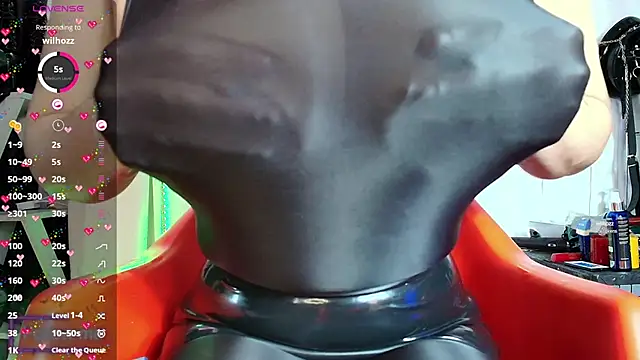 LatexDevil Blondie online show from March 5, 5:50 pm