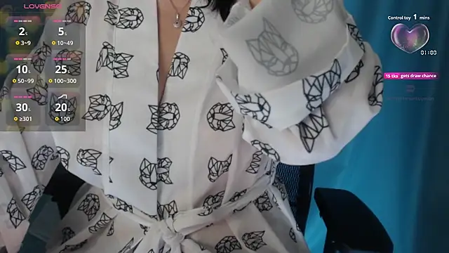 LaraStone   online show from October 31, 8:33 am