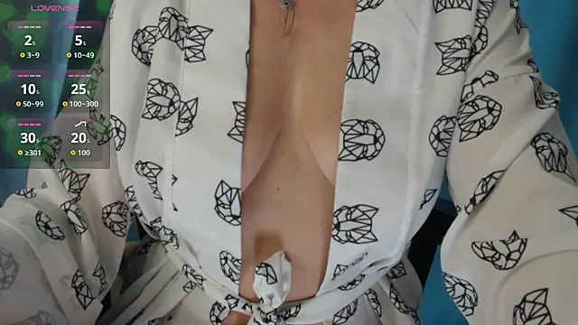 LaraStone   online show from October 24, 8:35 am