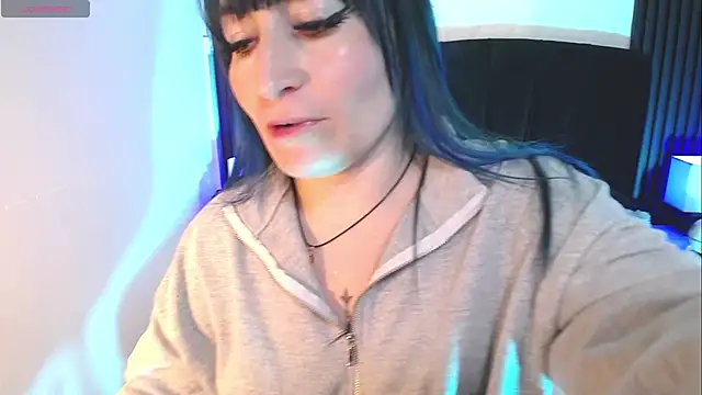 Snapshot of alicia_moom chatting on November 3, 6:00 pm alicia moom online show from November 3, 6:00 pm