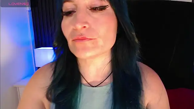 Snapshot of alicia_moom chatting on July 9, 7:35 pm alicia moom online show from July 9, 7:35 pm