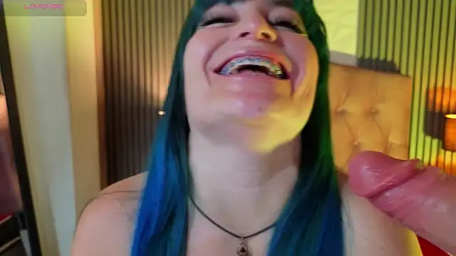 alicia moom online show from April 16, 9:39 pm