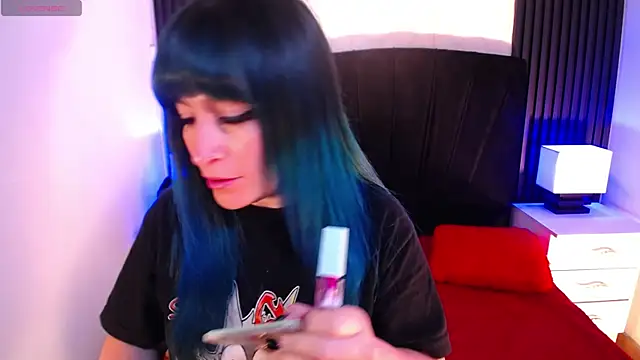 alicia moom online show from January 7, 8:36 pm