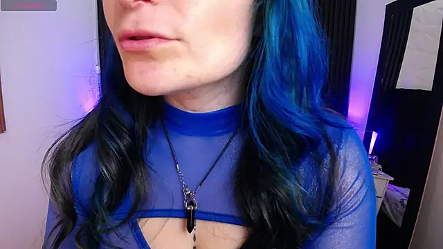 Snapshot of alicia_moom chatting on February 18, 10:58 pm alicia moom online show from February 18, 10:58 pm