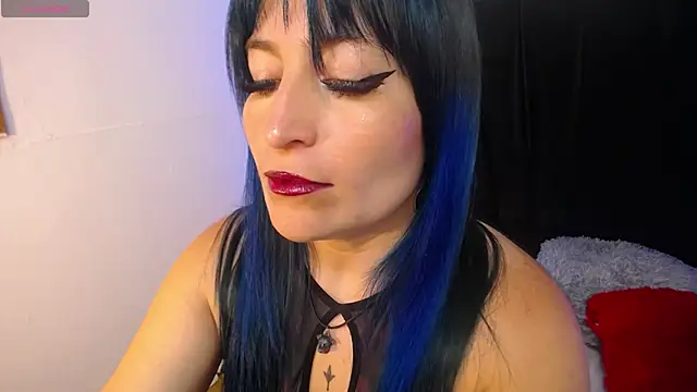 Snapshot of alicia_moom chatting on October 7, 6:53 pm alicia moom online show from October 7, 6:53 pm