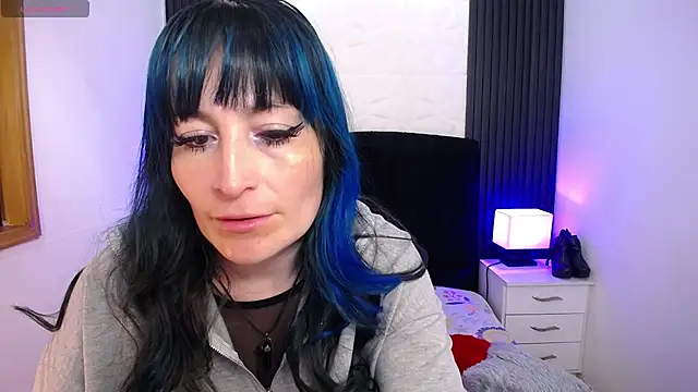 Snapshot of alicia_moom chatting on February 26, 6:48 pm alicia moom online show from February 26, 6:48 pm