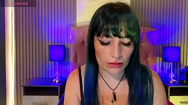 Snapshot of alicia_moom chatting on June 20, 8:36 pm alicia moom online show from June 20, 8:36 pm