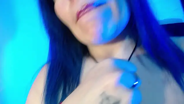 Snapshot of alicia_moom chatting on November 26, 7:25 pm alicia moom online show from November 26, 7:25 pm