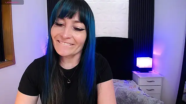 Snapshot of alicia_moom chatting on March 17, 6:53 pm alicia moom online show from March 17, 6:53 pm