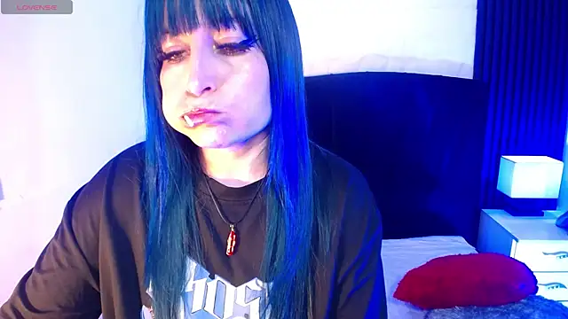 Snapshot of alicia_moom chatting on November 13, 7:40 pm alicia moom online show from November 13, 7:40 pm