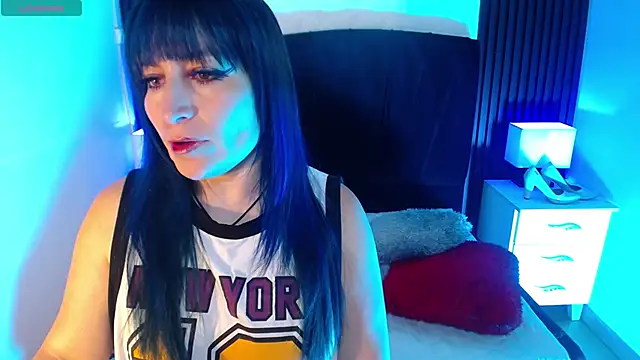 Snapshot of alicia_moom chatting on November 28, 7:25 pm alicia moom online show from November 28, 7:25 pm