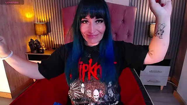 Snapshot of alicia_moom chatting on May 1, 8:03 pm alicia moom online show from May 1, 8:03 pm