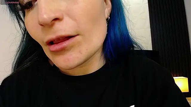 Snapshot of alicia_moom chatting on March 14, 10:49 pm alicia moom online show from March 14, 10:49 pm
