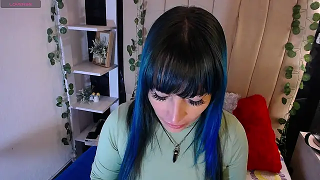 Snapshot of alicia_moom chatting on March 11, 7:58 pm alicia moom online show from March 11, 7:58 pm