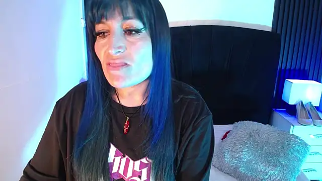 Snapshot of alicia_moom chatting on November 5, 7:39 pm alicia moom online show from November 5, 7:39 pm