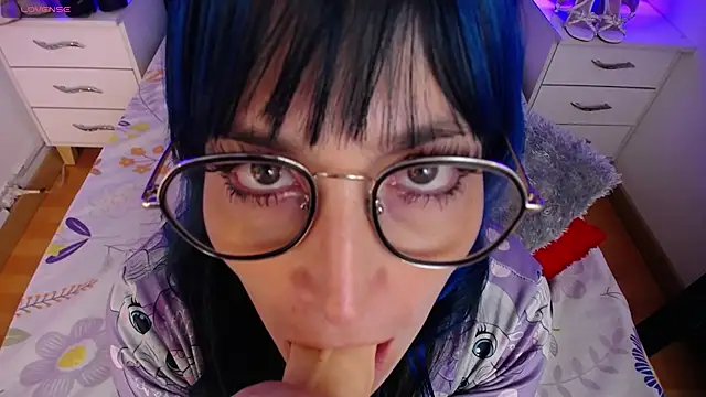 Snapshot of alicia_moom chatting on February 22, 8:20 pm alicia moom online show from February 22, 8:20 pm