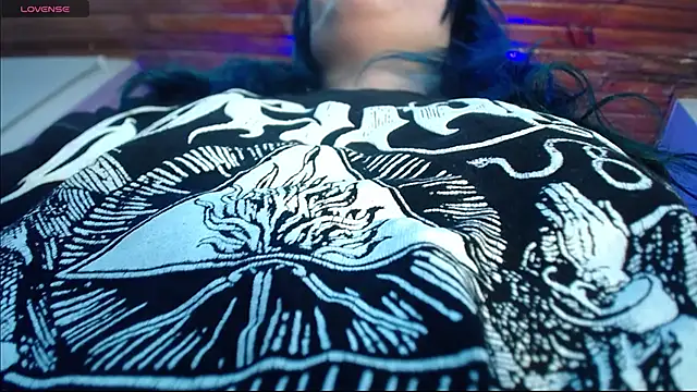 Snapshot of alicia_moom chatting on December 2, 7:10 am alicia moom online show from December 2, 7:10 am