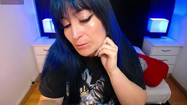 Snapshot of alicia_moom chatting on October 11, 2:51 pm alicia moom online show from October 11, 2:51 pm