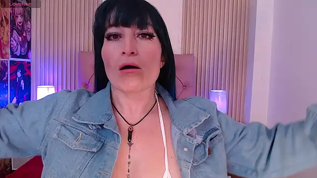 Snapshot of alicia_moom chatting on June 6, 7:52 pm alicia moom online show from June 6, 7:52 pm