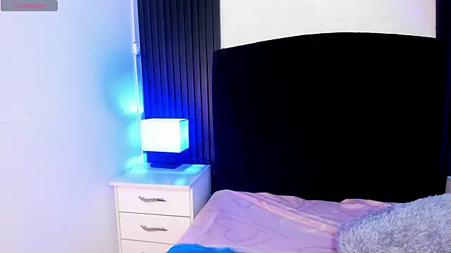 Snapshot of alicia_moom chatting on September 26, 8:27 pm alicia moom online show from September 26, 8:27 pm