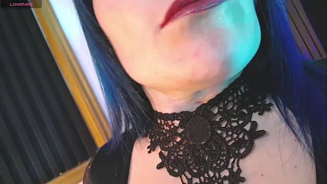 Snapshot of alicia_moom chatting on November 1, 7:30 pm alicia moom online show from November 1, 7:30 pm