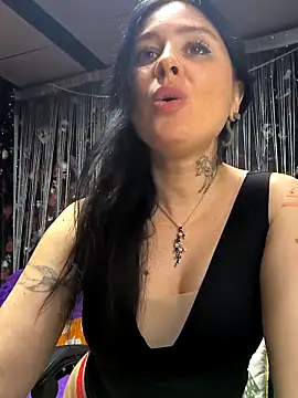 KikiXRed online show from March 24, 4:51 pm