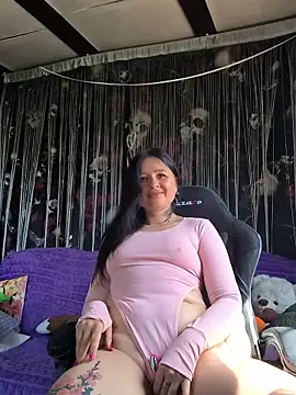 KikiXRed online show from May 13, 8:21 am