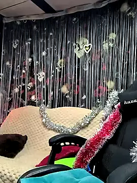 KikiXRed online show from January 2, 6:45 pm