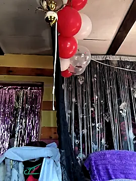 KikiXRed online show from March 11, 9:03 am